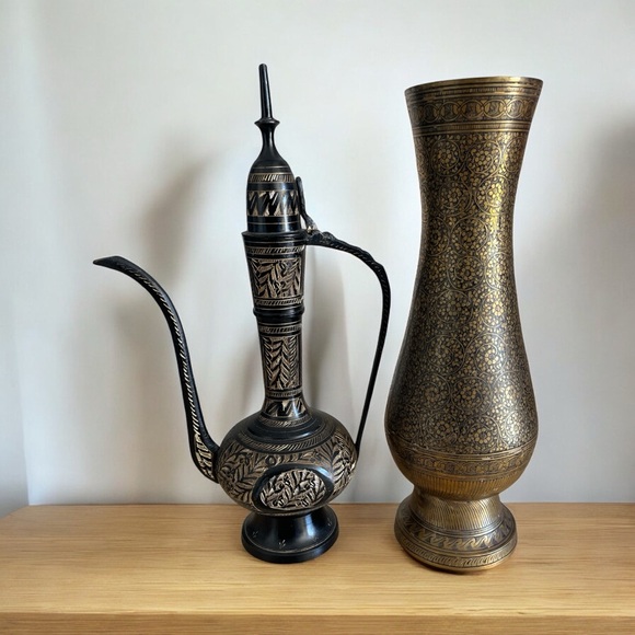 Antique Indian Surahi Water Pot And Vase Brass 12" Tall. Decorate Pease - Picture 1 of 5